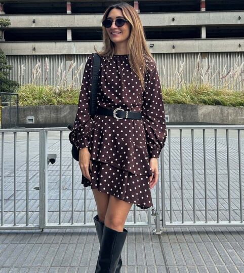 Vestido Corto Asimetrico Cafe Puntos - Imagen 5