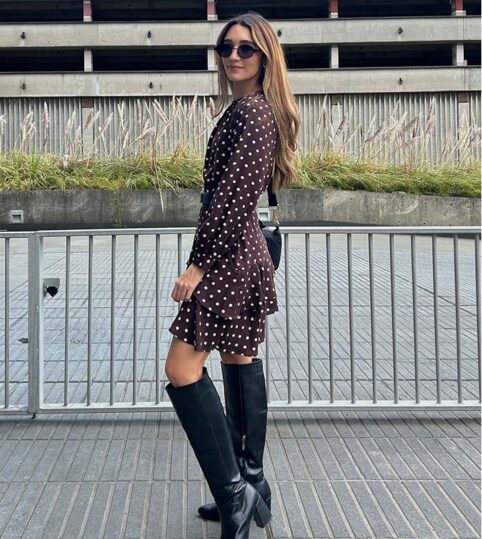 Vestido Corto Asimetrico Cafe Puntos - Imagen 4