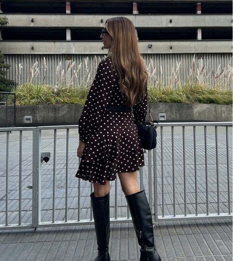 Vestido Corto Asimetrico Cafe Puntos - Imagen 3