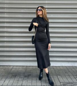 Vestido midi negro drapeado