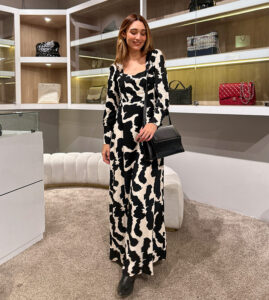 Vestido largo cuello cuadrado manchas