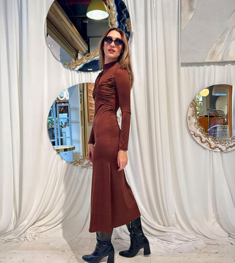 Vestido midi cafe drapeado - Imagen 5