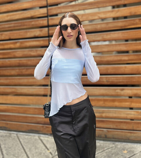 Blusa malla asimetrica azul