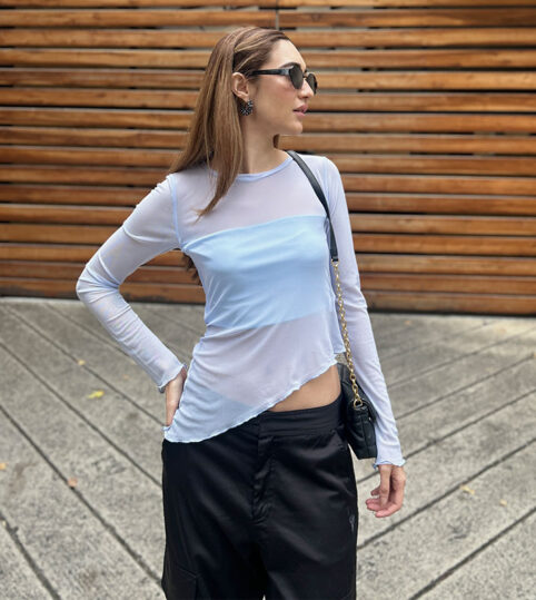 Blusa malla asimetrica azul - Imagen 2