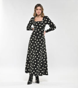 Vestido Largo Negro Cuello Cuadrado Puntos