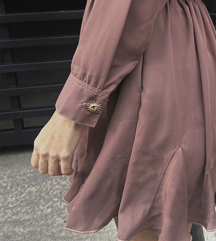 Vestido Corto Chifón Con Vuelo Café Claro - Imagen 3